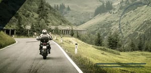 motociclista-problemi-caviglia